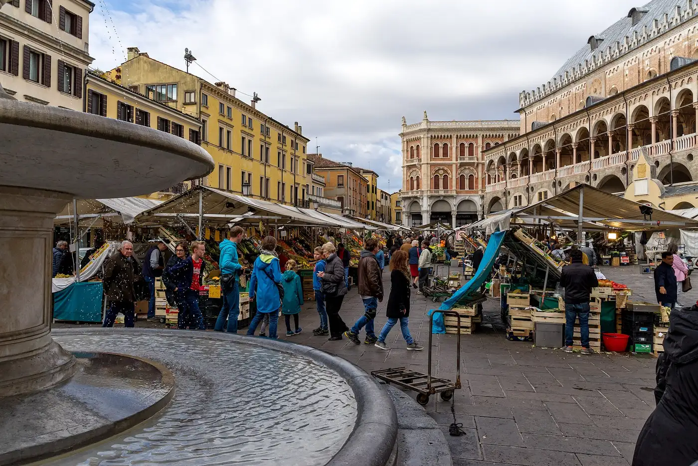 Piazza delle Erbe & Palazzo della Ragione