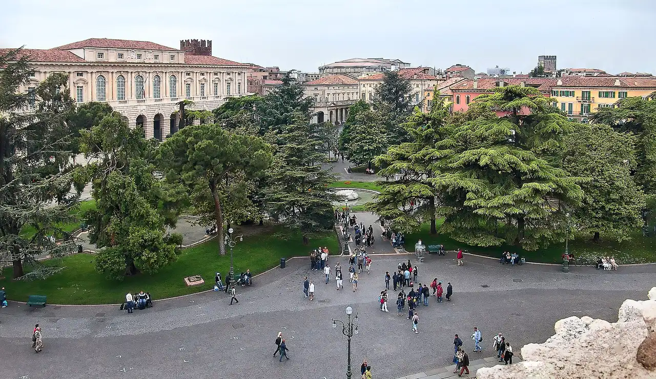 Venice or Verona: The Two Day Trips Compared